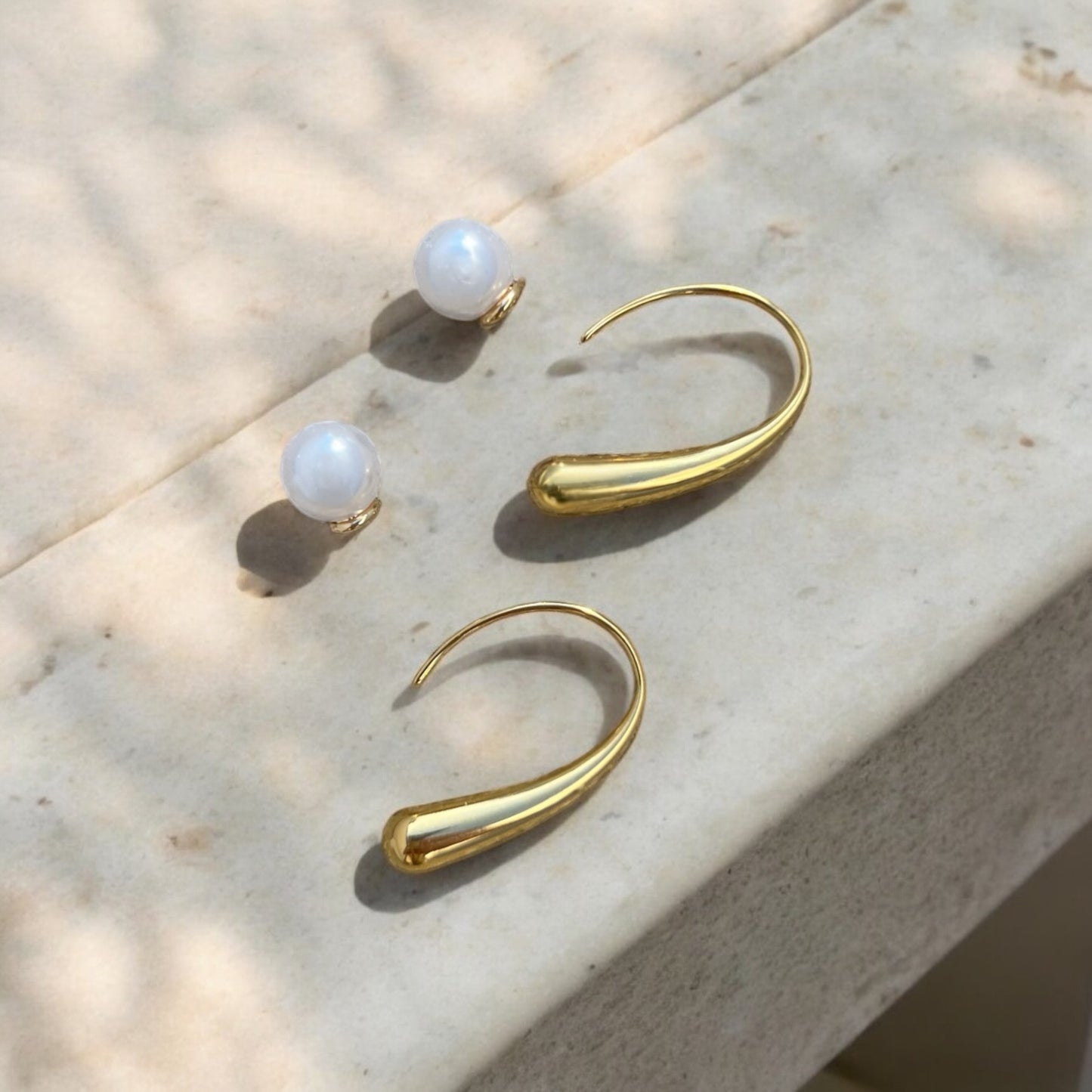 modern gold pearl earrings