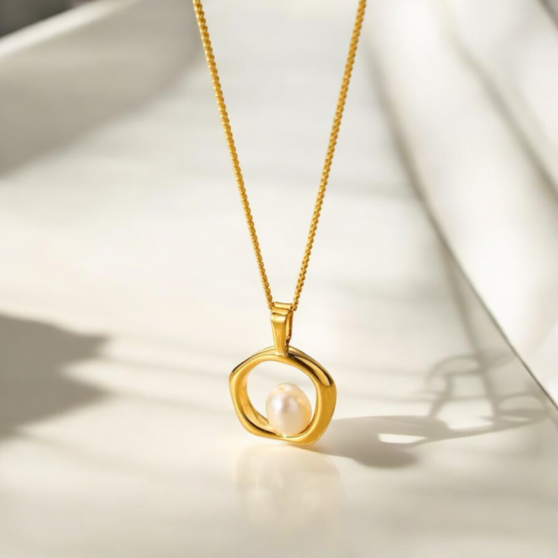 Gia necklace gold
