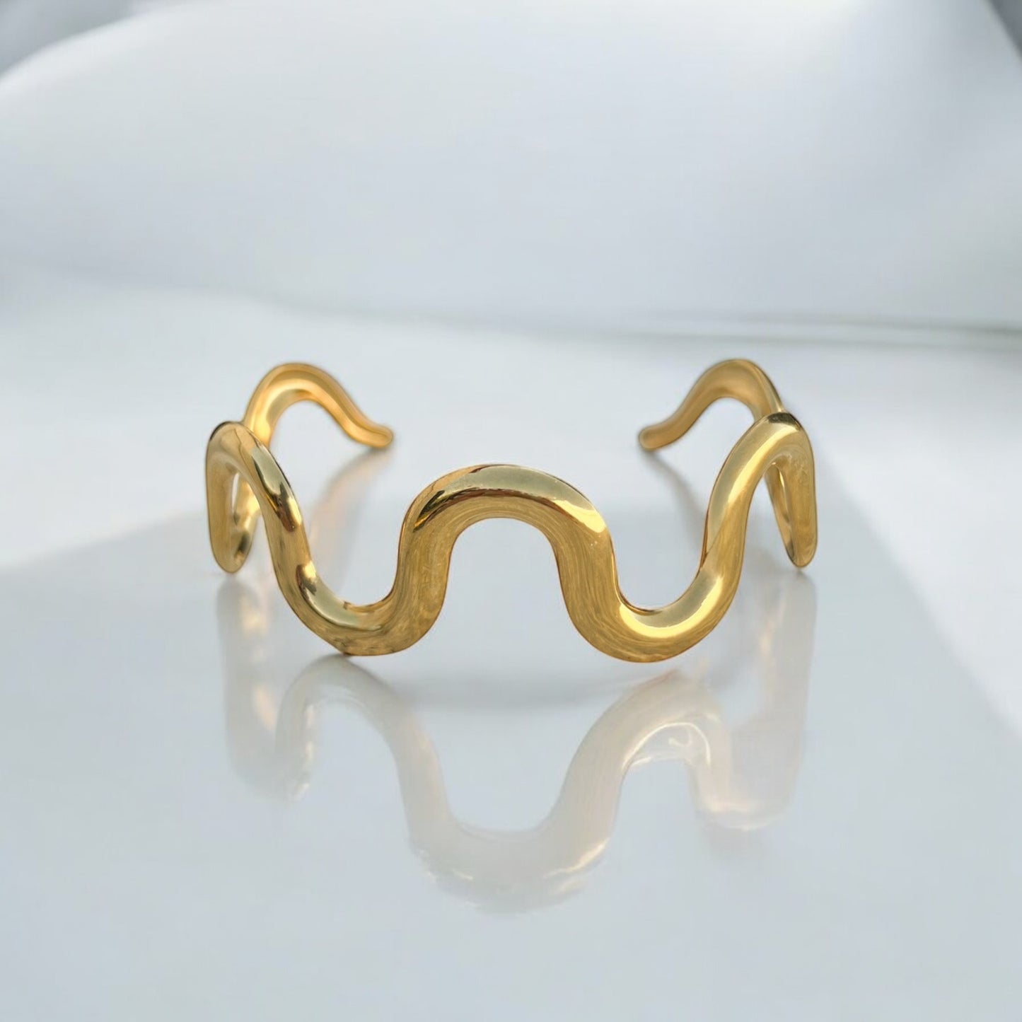 gold wavy bracelet