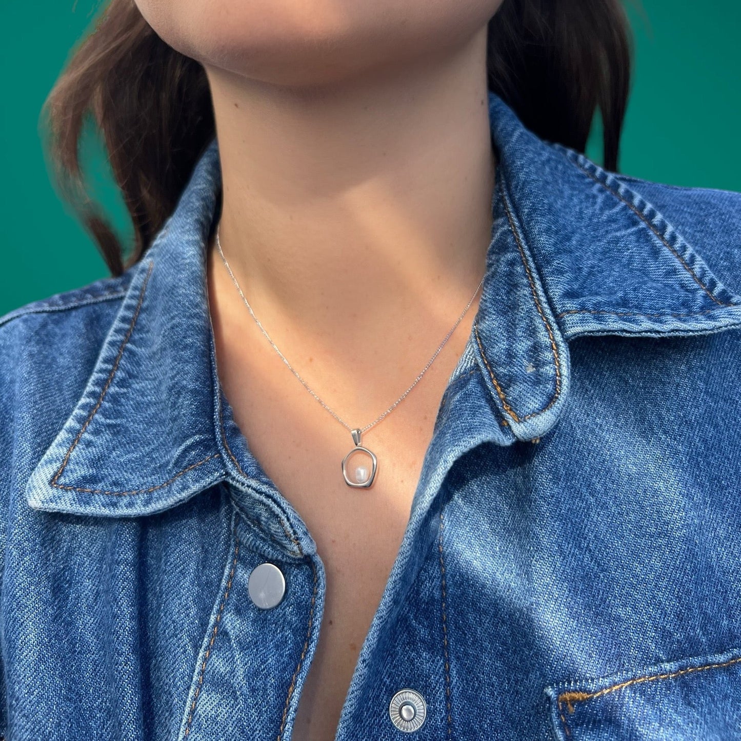 dainty silver pearl pendant
