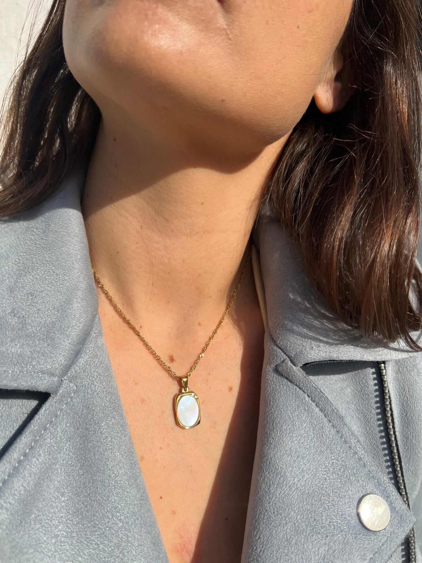 shite shell pendant