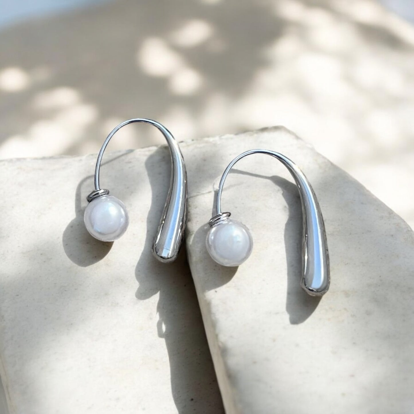 modern silver pearl earrings