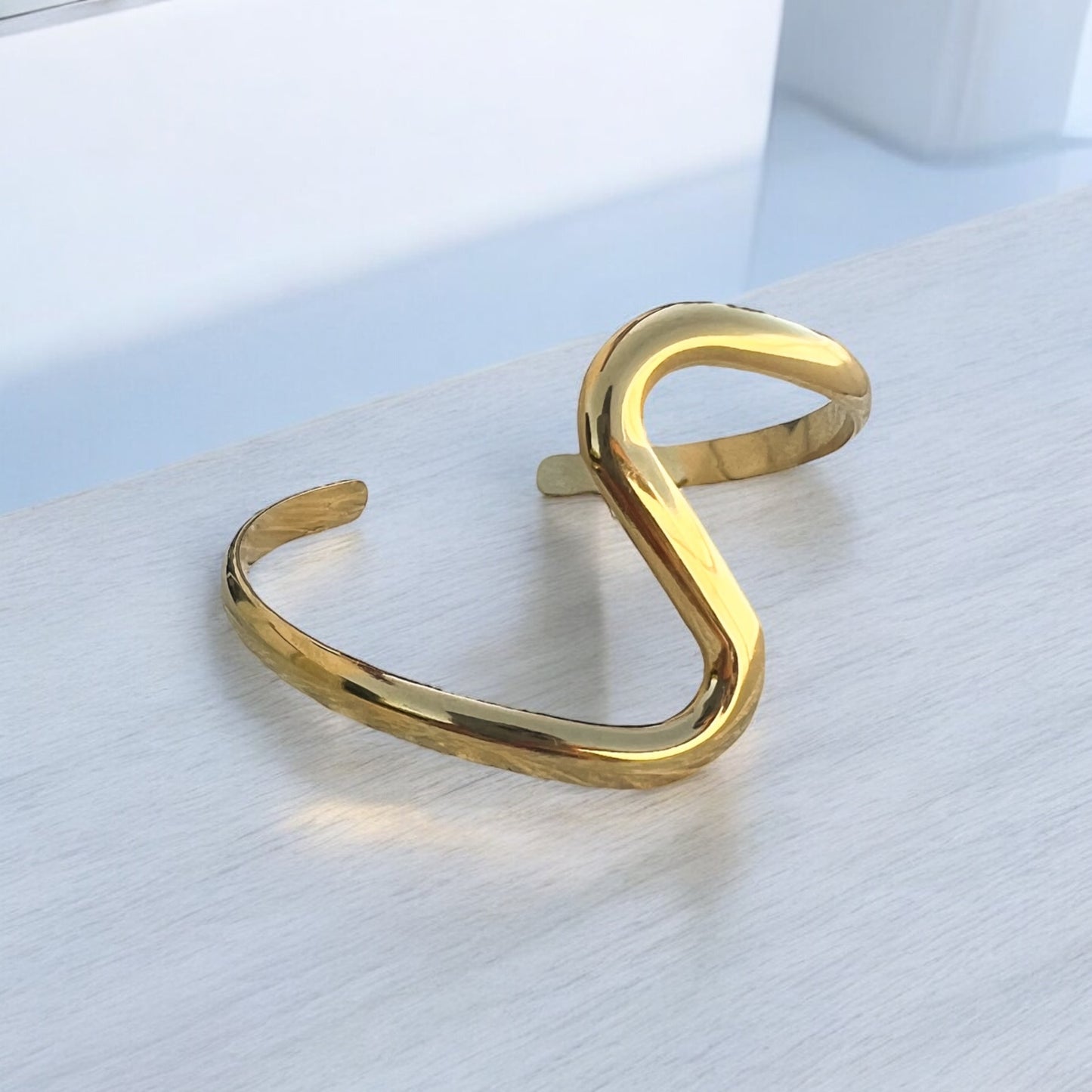gold wavy bracelet 