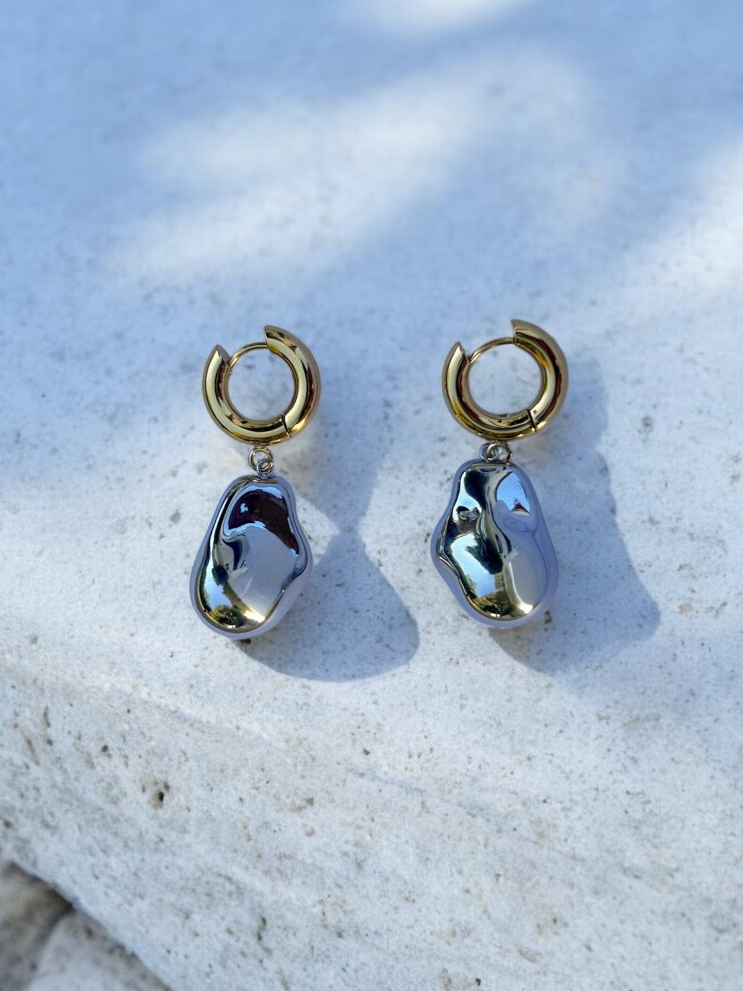 Oma drop earrings