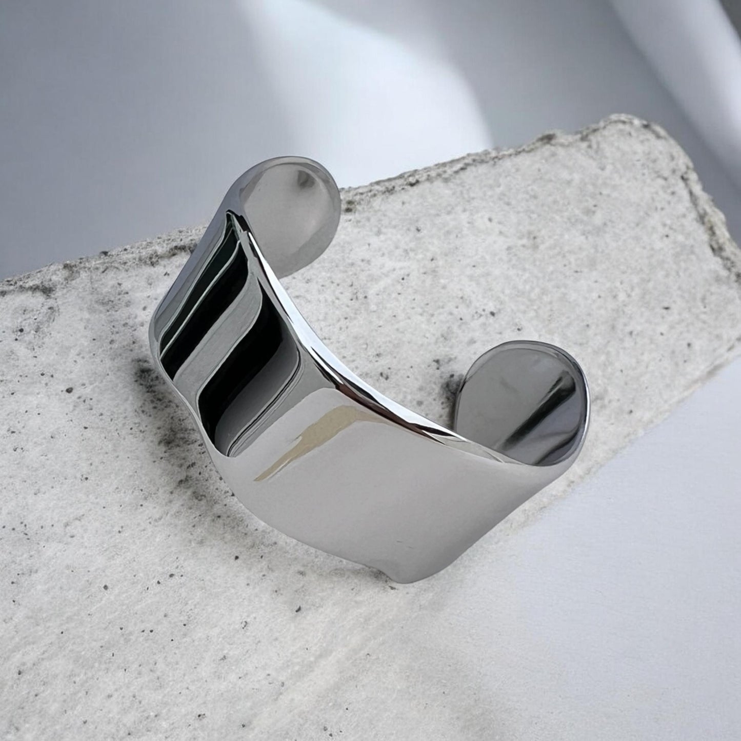 Tara cuff