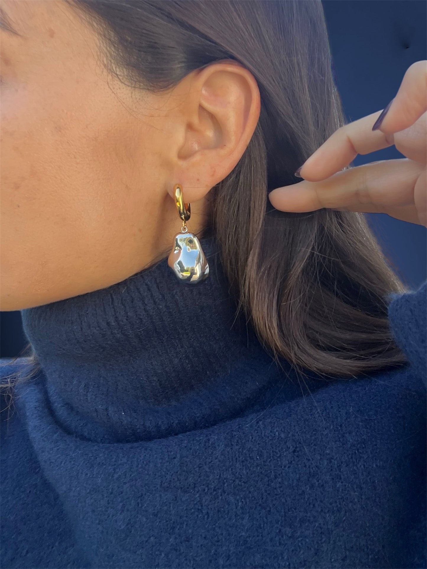 Oma drop earrings