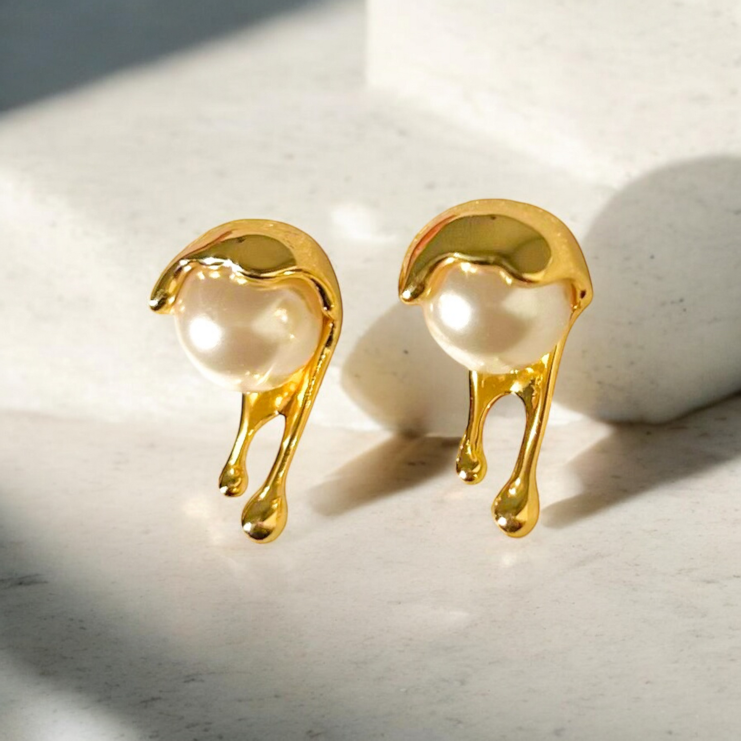 Olivia melt pearl earrings