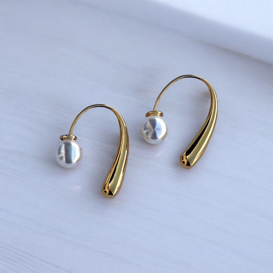 modern pearl earrings